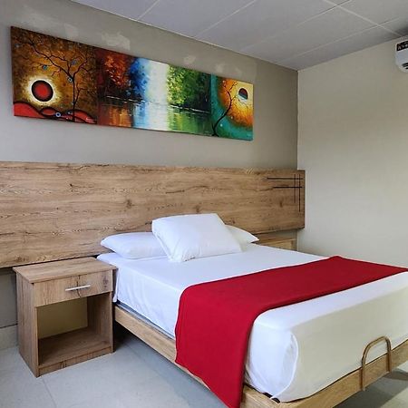 Hotel Murali - Cerca Del Aeropuerto De جواياكيل المظهر الخارجي الصورة