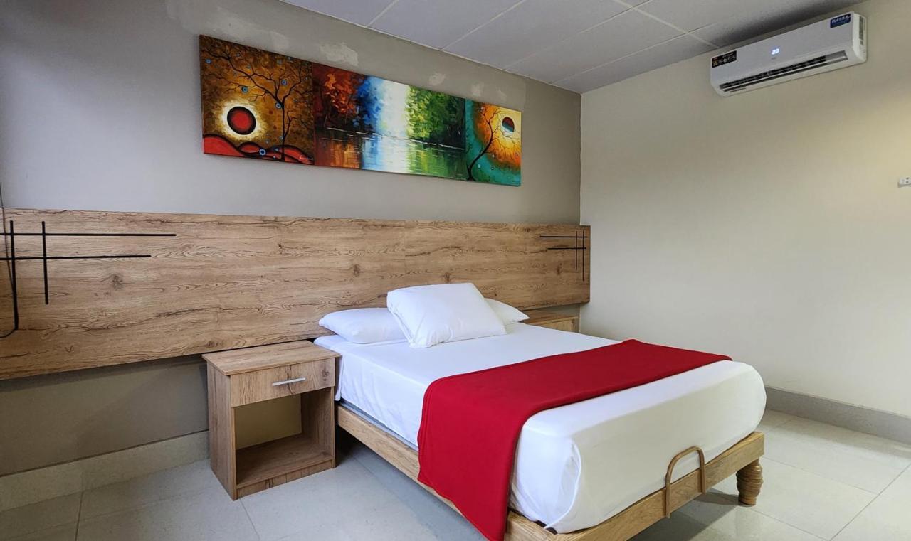 Hotel Murali - Cerca Del Aeropuerto De جواياكيل المظهر الخارجي الصورة